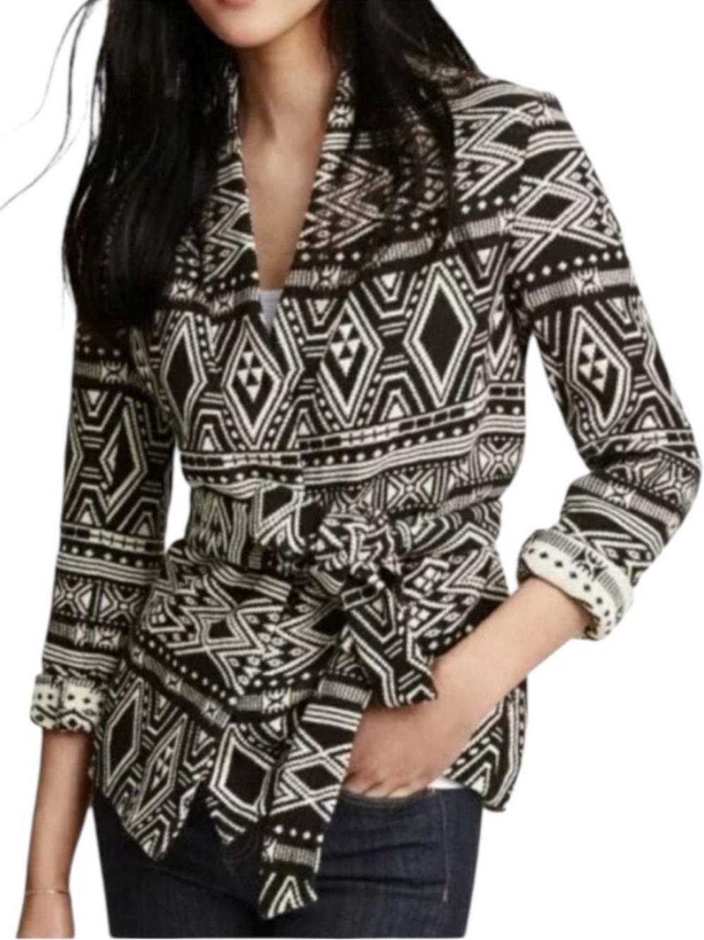 H&M Conscious Aztec
Pattern Jacket w/ belted waist
Black&White woven cotton 4